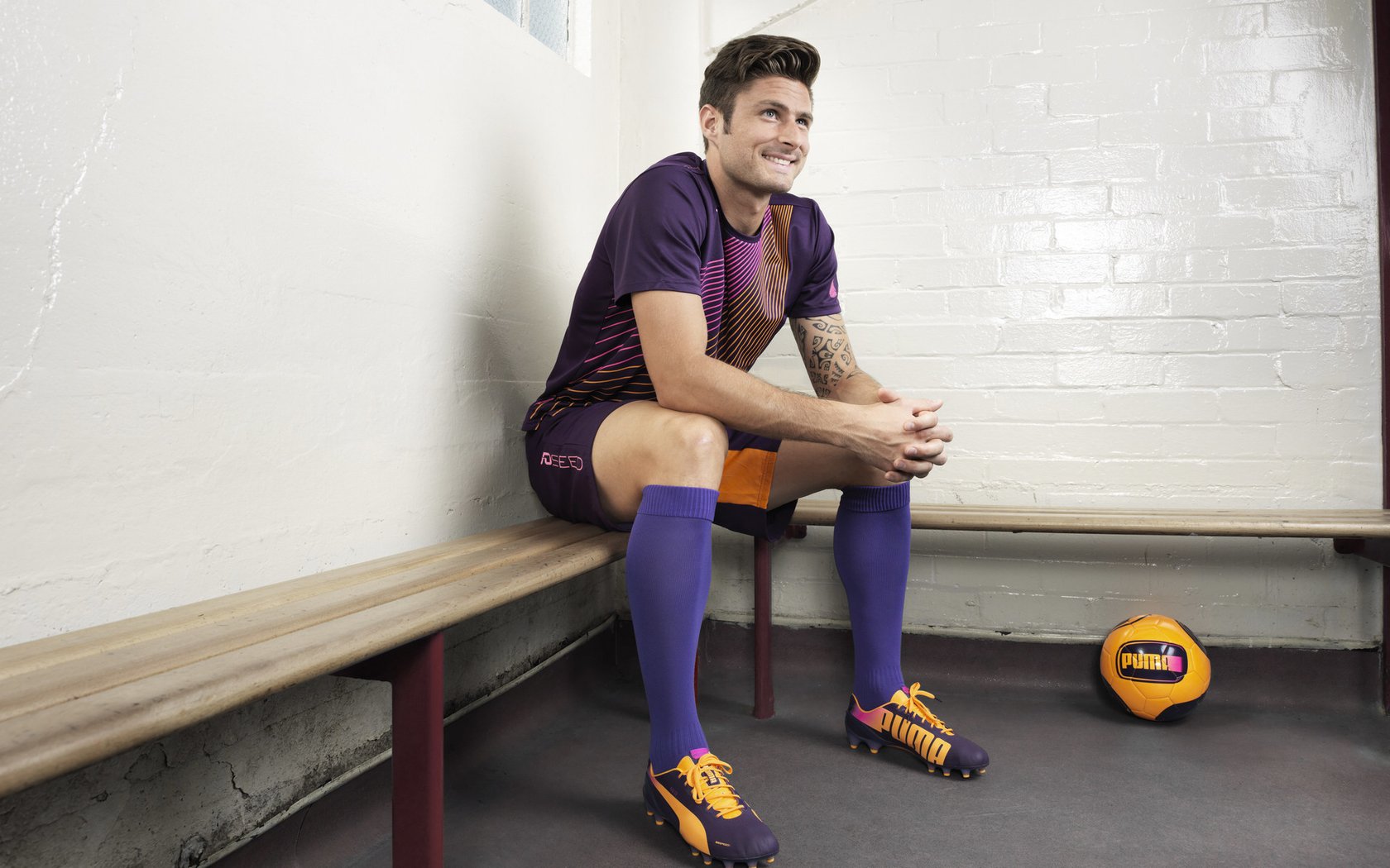 美国短跑名将打破尘封15年世界纪录 百米跑出9秒43震撼体坛